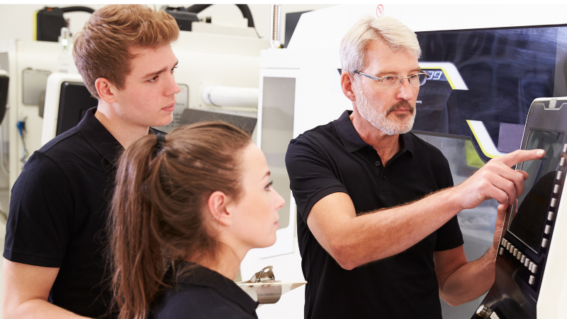 Por que investir em capacitação em CNC é essencial para professores da área técnica?