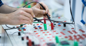 O que considerar ao equipar um laboratório de engenharia elétrica e eletrônica na sua instituição
